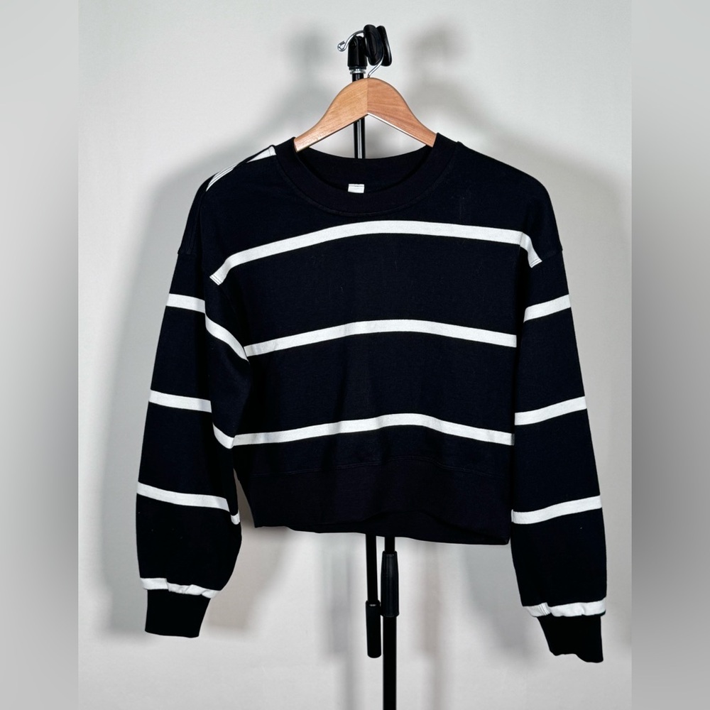 NWOT Lululemon Perfectly Oversized Cropped Crew *Stripe
Boundless Stripe Black - Picture 6 of 10